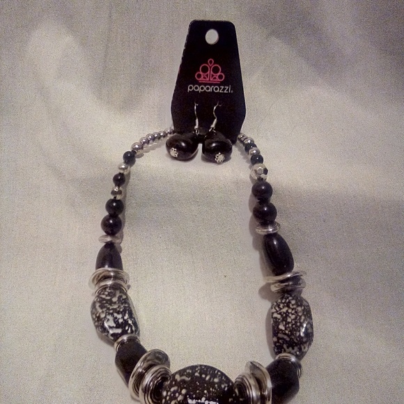 paparazzi Jewelry - Paparazzi earings and necklace set! paparazzi Jewelry - Paparazzi earings and necklace set!